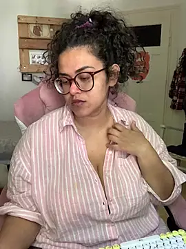 Snapshot of Curvydesifromgermany chatting on 07-24-26, 12:47 Curvydesifromgermany online show from 07-24-26, 12:47