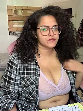 Snapshot of Curvydesifromgermany chatting on 07-29-26, 01:53 Curvydesifromgermany online show from 07-29-26, 01:53