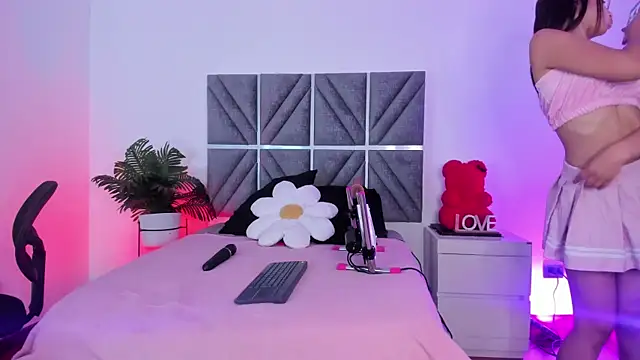 Laura Dicardy online show from 02-25-26, 08:07