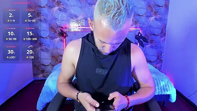 Snapshot of Damon_Bakert chatting on 07-10-26, 02:52 Damon Bakert online show from 07-10-26, 02:52