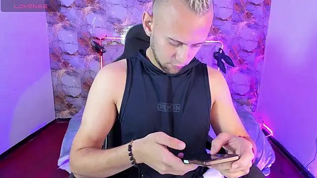 Snapshot of Damon_Bakert chatting on 07-29-26, 02:59 Damon Bakert online show from 07-29-26, 02:59
