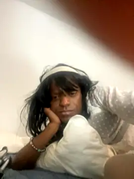 Snapshot of sexyhollytrannny chatting on 11-03-25, 01:23 sexyhollytrannny online show from 11-03-25, 01:23