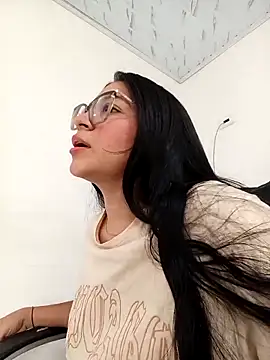 -VICKKY online show from 11-06-25, 01:12