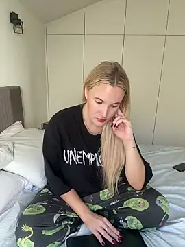 isisxoxx online show from 11-30-25, 12:53