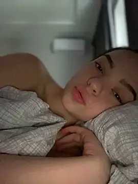 Snapshot of AnaWest chatting on 02-12-25, 09:42 AnaWest online show from 02-12-25, 09:42