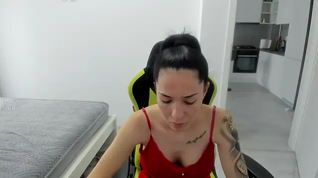 Snapshot of Emmapmg chatting on 07-15-26, 11:48 Emmapmg online show from 07-15-26, 11:48