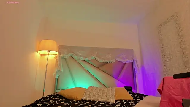 Snapshot of BonnieCute_ chatting on 06-28-26, 02:06 BonnieCute online show from 06-28-26, 02:06