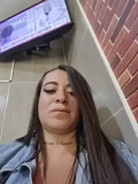 Snapshot of Alona_Evans chatting on 06-05-26, 10:37 Alona Evans online show from 06-05-26, 10:37