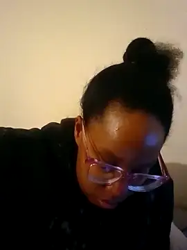 Snapshot of madamsensuale chatting on 01-02-25, 03:05 madamsensuale online show from 01-02-25, 03:05