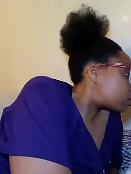 Snapshot of madamsensuale chatting on 02-13-25, 02:01 madamsensuale online show from 02-13-25, 02:01