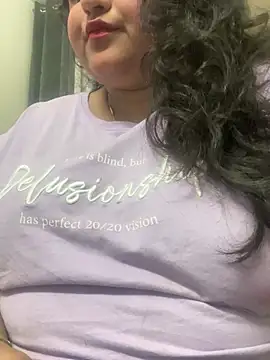 Snapshot of smile_pretty chatting on 02-18-25, 05:53 smile pretty online show from 02-18-25, 05:53