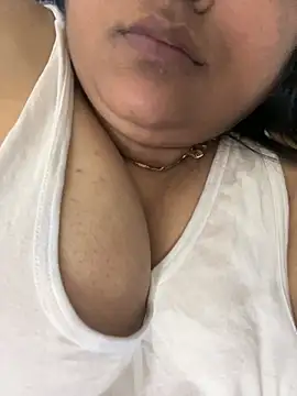 Snapshot of smile_pretty chatting on 03-18-25, 07:42 smile pretty online show from 03-18-25, 07:42