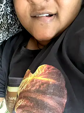 Snapshot of smile_pretty chatting on 10-29-25, 05:58 smile pretty online show from 10-29-25, 05:58