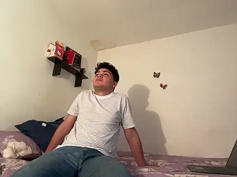 Snapshot of klaxxxon chatting on 02-27-26, 05:57 klaxxxon online show from 02-27-26, 05:57