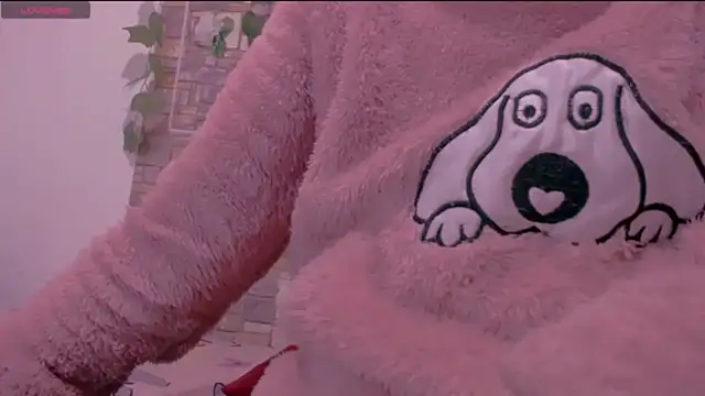 Snapshot of CrazyRousex chatting on 12-18-25, 12:55 CrazyRousex online show from 12-18-25, 12:55