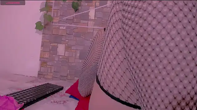 Snapshot of CrazyRousex chatting on 01-06-26, 02:21 CrazyRousex online show from 01-06-26, 02:21