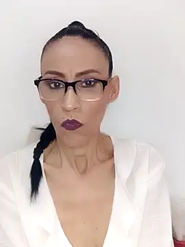 Snapshot of BarbaraMature chatting on 04-13-26, 04:12 BarbaraMature online show from 04-13-26, 04:12