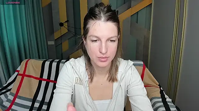 EmilyWalkeri online show from 10-13-25, 07:08