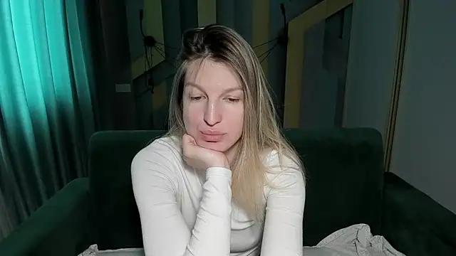 Snapshot of EmilyWalkeri chatting on 04-21-26, 06:52 EmilyWalkeri online show from 04-21-26, 06:52