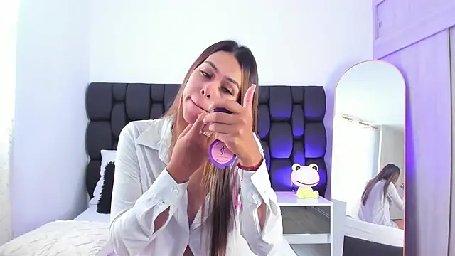 Snapshot of Cristel_Boom chatting on 01-26-25, 03:36 Cristel Boom online show from 01-26-25, 03:36