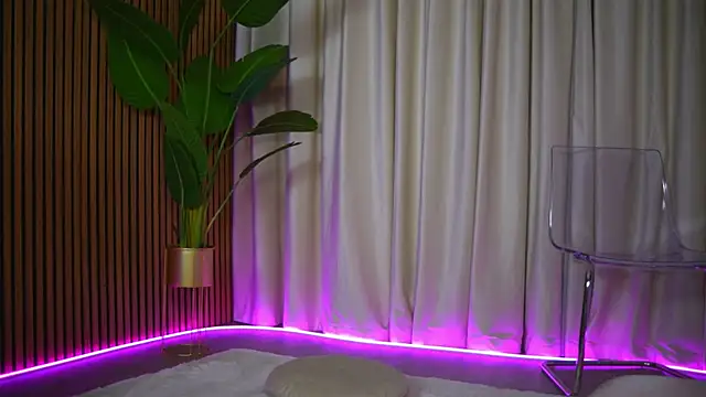 FoxieJullia online show from 02-08-26, 05:33