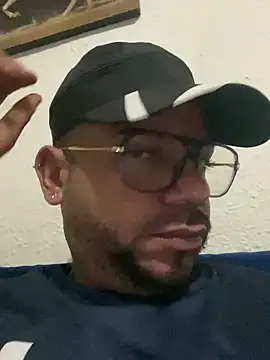 Snapshot of rich0431 chatting on 12-25-24, 06:52 rich0431 online show from 12-25-24, 06:52