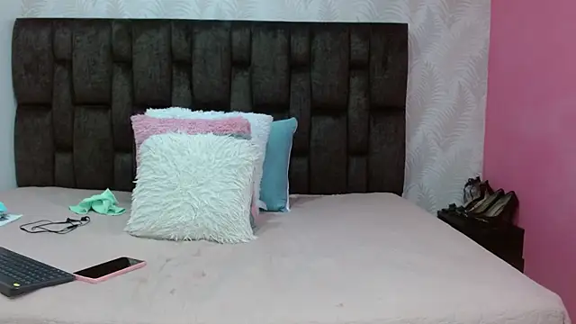 Snapshot of JuanitaDelMar chatting on 02-09-25, 01:44 JuanitaDelMar online show from 02-09-25, 01:44