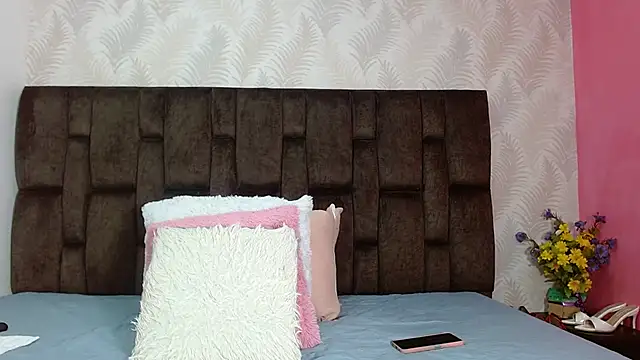 Snapshot of JuanitaDelMar chatting on 10-19-25, 08:09 JuanitaDelMar online show from 10-19-25, 08:09