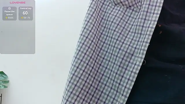 yourcuteneighbourr online show from 12-17-25, 03:01