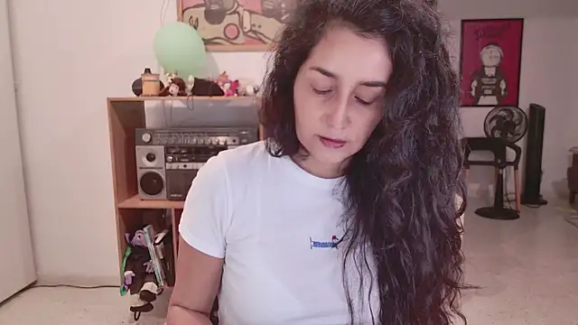 Snapshot of AndreaGomez88 chatting on 04-20-26, 12:46 AndreaGomez88 online show from 04-20-26, 12:46