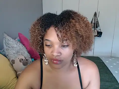 Snapshot of CREAMYCUPCAKExxx chatting on 06-19-26, 07:45 CREAMYCUPCAKExxx online show from 06-19-26, 07:45