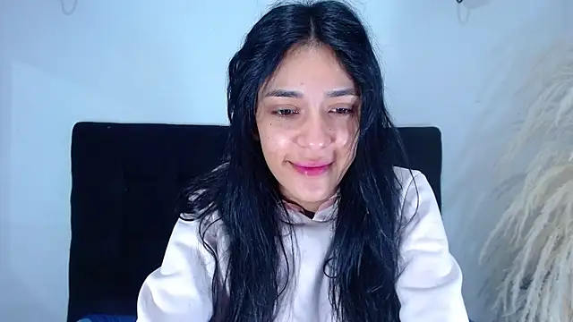 Snapshot of srta_luciana chatting on 06-12-26, 12:04 srta luciana online show from 06-12-26, 12:04