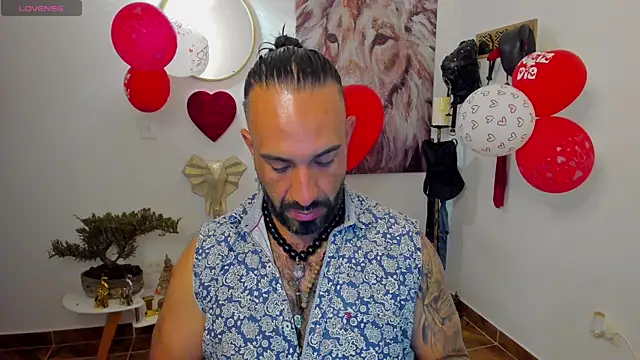 Snapshot of mr_maik chatting on 02-15-25, 10:11 mr maik online show from 02-15-25, 10:11