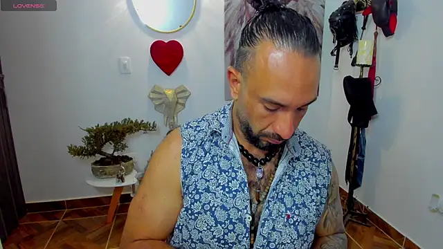 Snapshot of mr_maik chatting on 02-21-25, 11:22 mr maik online show from 02-21-25, 11:22