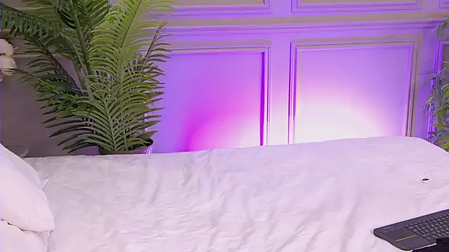 TrishaWinslet online show from 11-18-25, 05:12