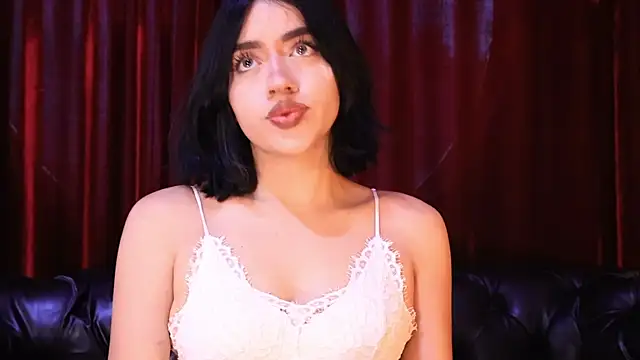 KasiaNoir  online show from 04-06-26, 12:17