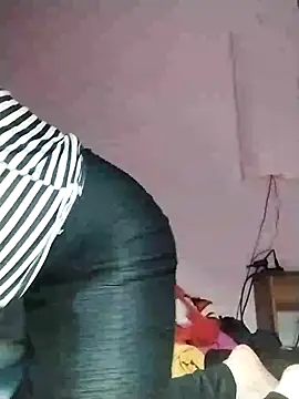 Snapshot of ngoclothingoc9en chatting on 03-13-25, 10:57 ngoclothingoc9en online show from 03-13-25, 10:57