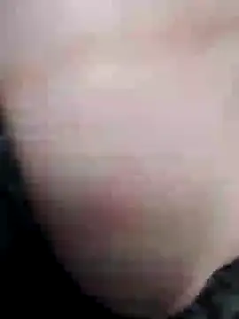 Snapshot of ngoclothingoc9en chatting on 03-19-25, 03:09 ngoclothingoc9en online show from 03-19-25, 03:09