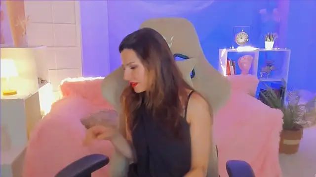 Snapshot of April_o_Nill chatting on 02-25-25, 04:10 April o Nill online show from 02-25-25, 04:10