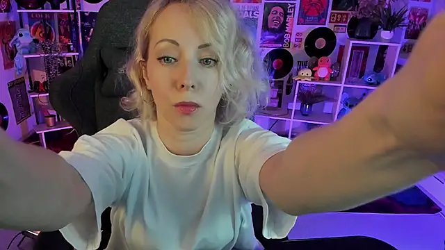 LylithSkye online show from 12-10-24, 08:19