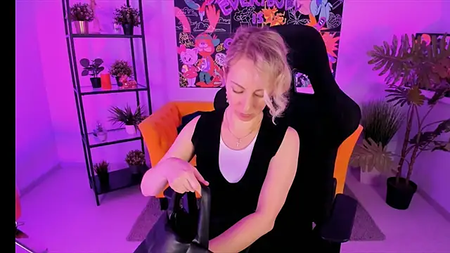 LylithSkye online show from 01-22-25, 10:50