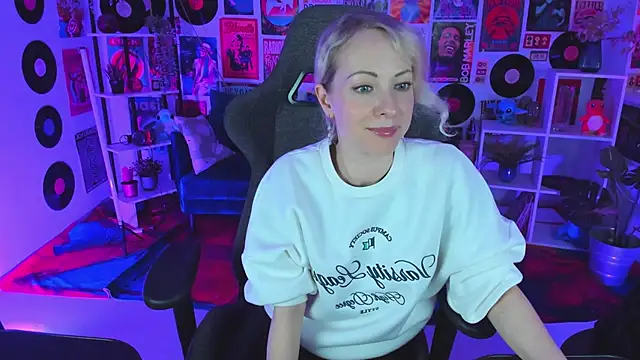 LylithSkye online show from 01-25-25, 12:05