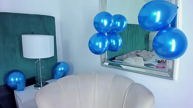 Snapshot of Tom_Silver__ chatting on 12-19-24, 07:40 Tom Silver online show from 12-19-24, 07:40