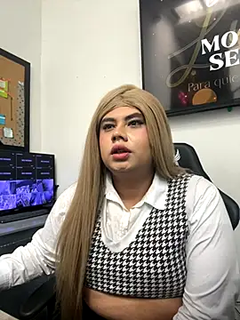 Snapshot of Tom_Silver__ chatting on 10-12-25, 03:44 Tom Silver online show from 10-12-25, 03:44