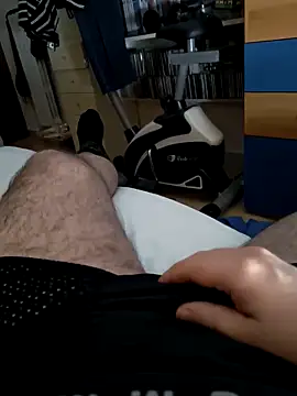 Snapshot of Nikart83 chatting on 11-02-25, 11:18 Nikart83 online show from 11-02-25, 11:18