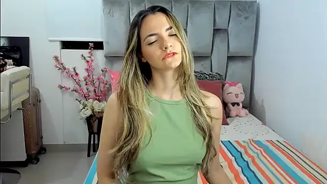 Snapshot of baby-miah chatting on 12-30-24, 03:14 baby-miah online show from 12-30-24, 03:14