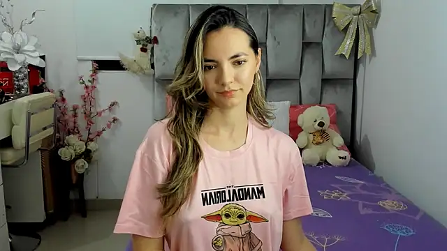 Snapshot of baby-miah chatting on 11-21-25, 04:00 baby-miah online show from 11-21-25, 04:00