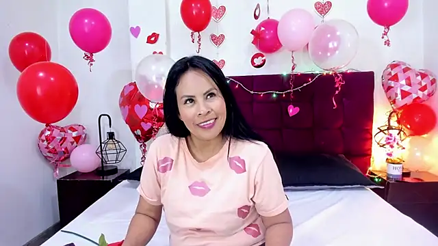 Snapshot of Anthonelaa__ chatting on 02-15-26, 12:47 Anthonelaa online show from 02-15-26, 12:47