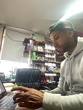 Snapshot of Joseph_and_Amy_ chatting on 01-14-25, 04:08 Joseph and Amy online show from 01-14-25, 04:08