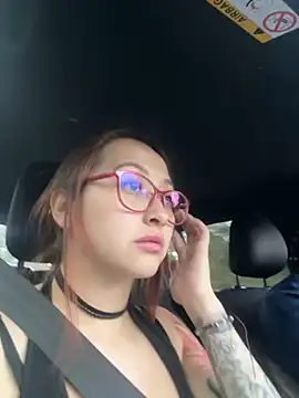 Snapshot of Joseph_and_Amy_ chatting on 11-10-25, 10:09 Joseph and Amy online show from 11-10-25, 10:09